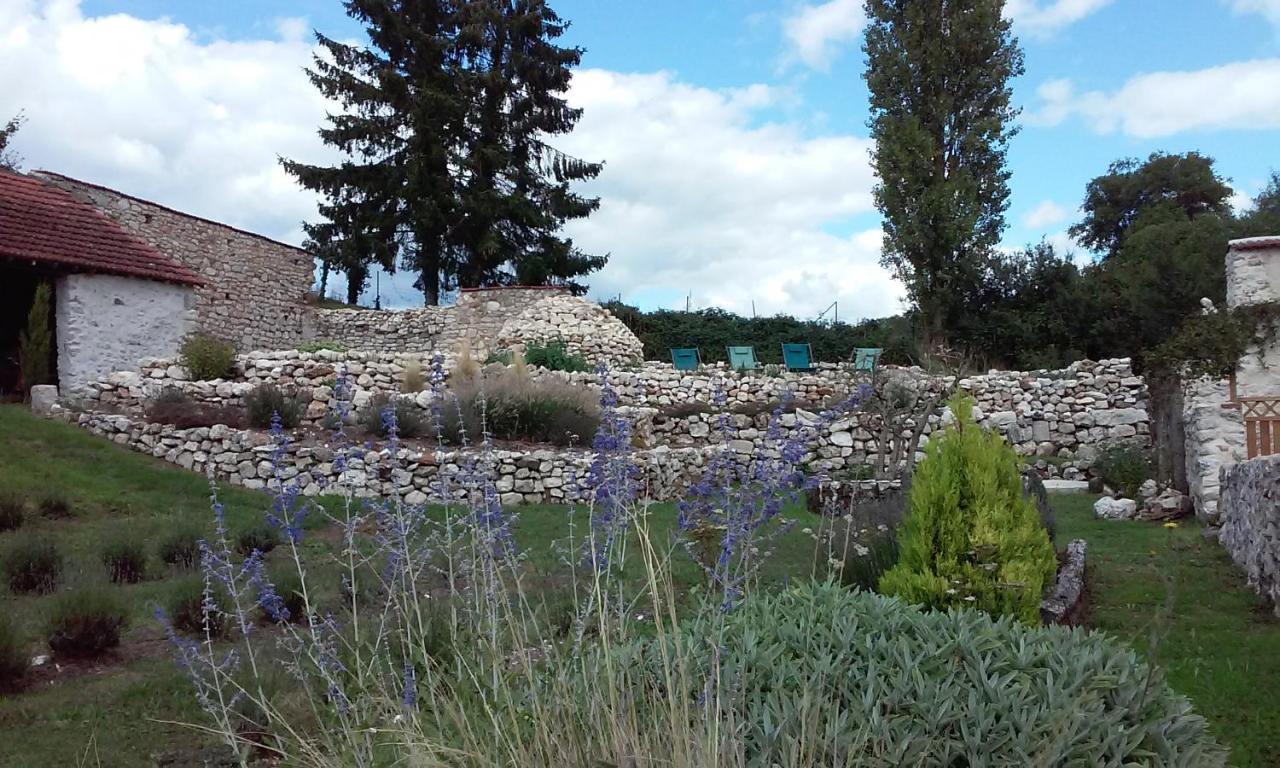 Les Bories En Champagne Villa Montlevon Exterior photo